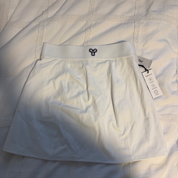 TNA Slick Court Mini Skirt — White (XS) — Brand New With Tags - Picture 2 of 3